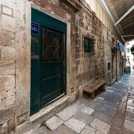 Πανσιόν Nautica 1 - Old Town *